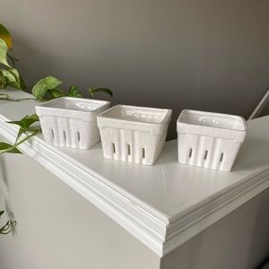 Set of 3 Ceramic Berry Baksets